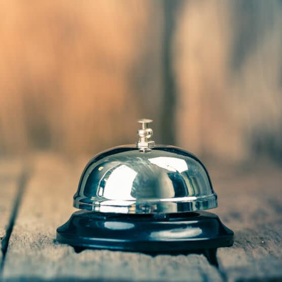 AZUR ACTION VAR : solution globale transaction immobilière et pour les travaux maison avec des artisans sélectionnés